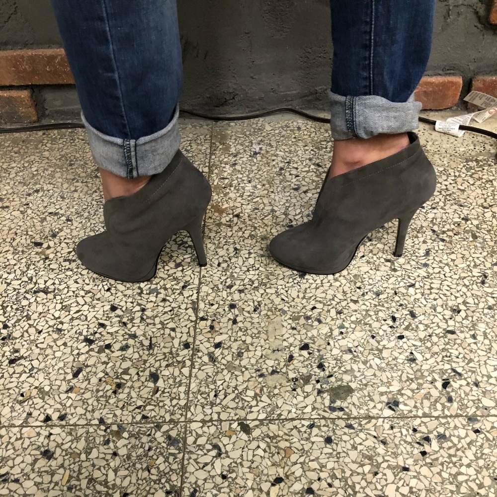 Shoes - Picture 3 of 4